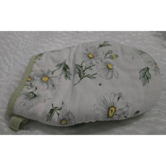 Martha Stewart Mini Oven Mitt with Daisies and Green Decor and Silicone Grip - Picture 3 of 10